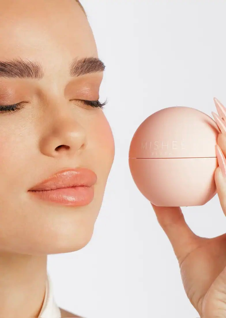 סומק כדורים BLUSH BALLS של מישהי בקופסה מעוצבת